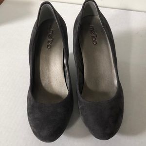 ME TOO GREY suede platform pumps